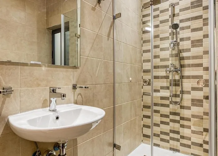 Modern 2br Urban Retreat In Msida Apartamento Ta Xbiex